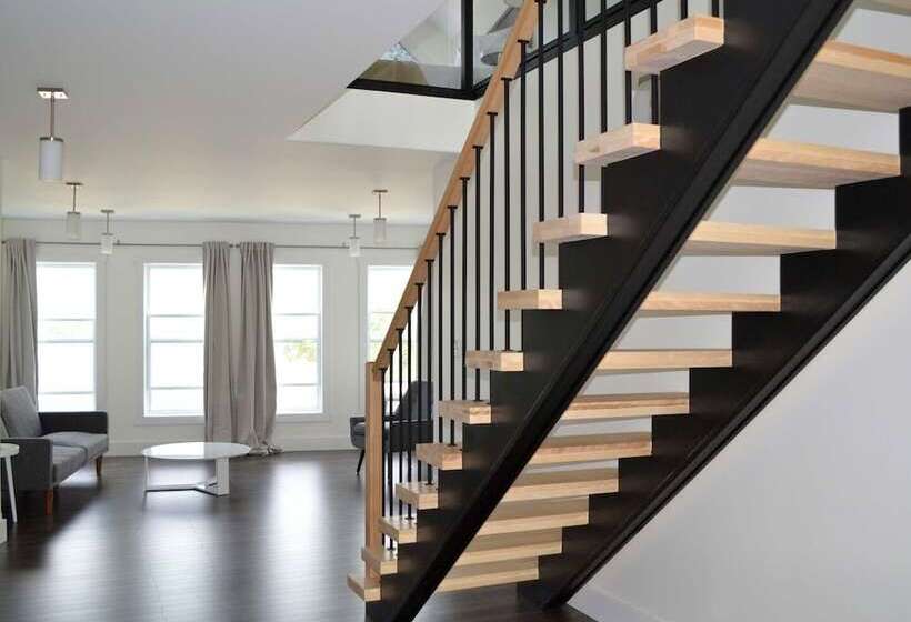 ホテル The Tides Inn