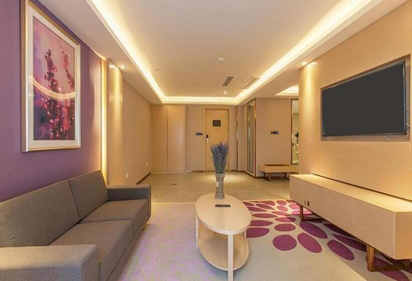 Lavande Hotel Wuhan Houhu Avenue Xingye Road