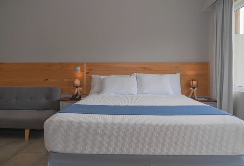 Mirasurf Hotel & Waves