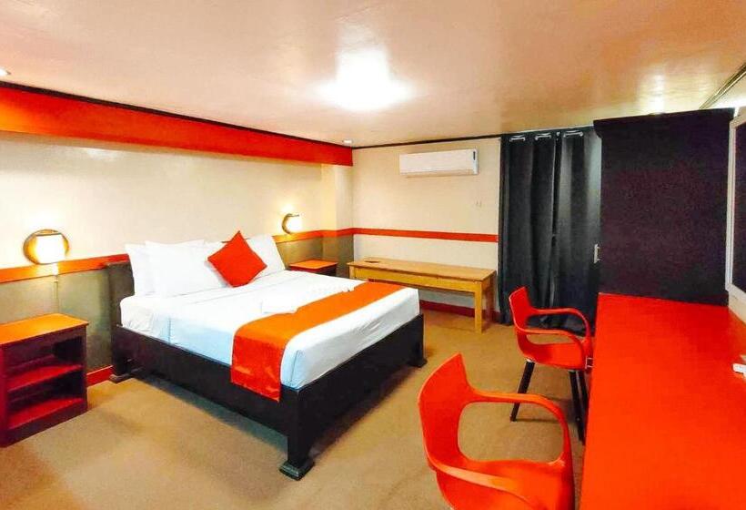 Reddoorz @ Hotel Dian Aparri