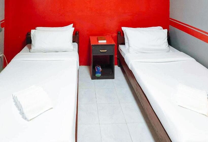 Reddoorz @ Hotel Dian Aparri