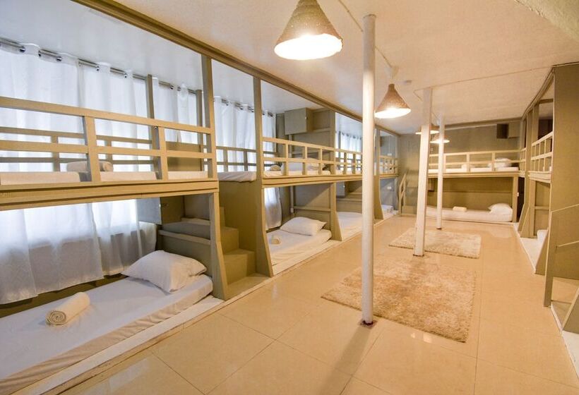 Treasure Isle Backpackers Hostel