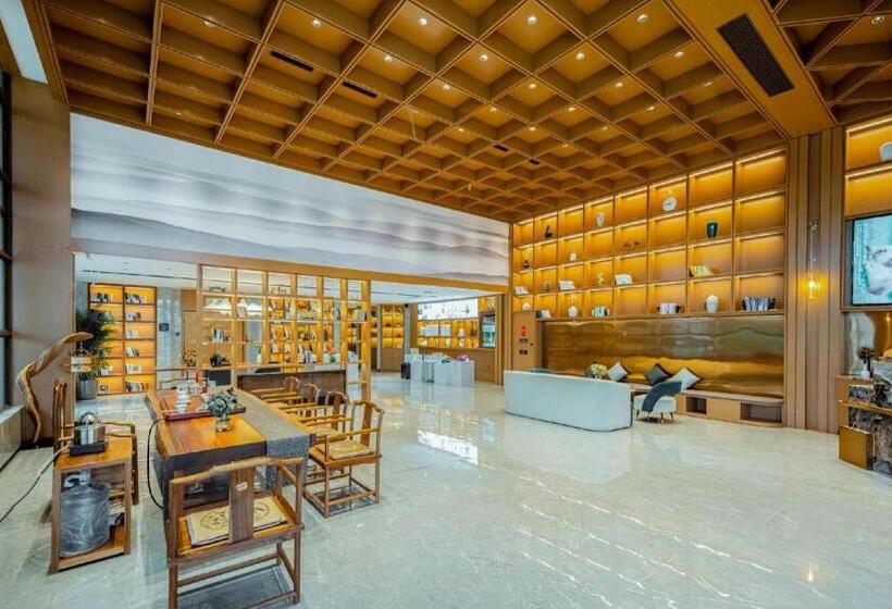 Atour Hotel Nanchang Longding Chadu East Jiefang Road