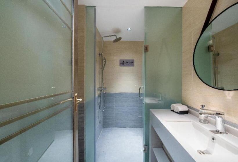 Borrman Hotel Xiantao Wushang Gymnasium