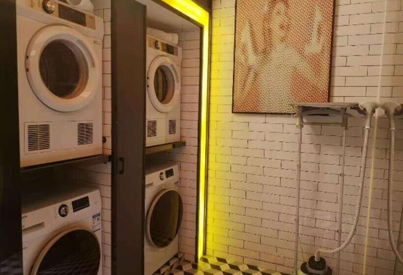 City Comfort Premier Hotel Liuzhou Wuxing Pedestrian Street Jinggu Building