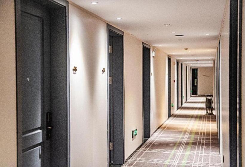 City Comfort Premier Hotel Liuzhou Wuxing Pedestrian Street Jinggu Building