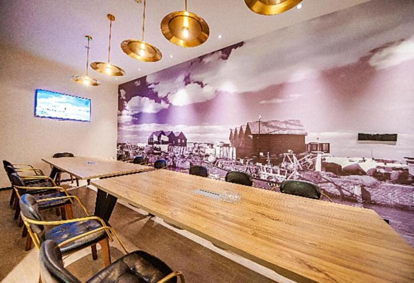 City Comfort Premier Hotel Liuzhou Wuxing Pedestrian Street Jinggu Building