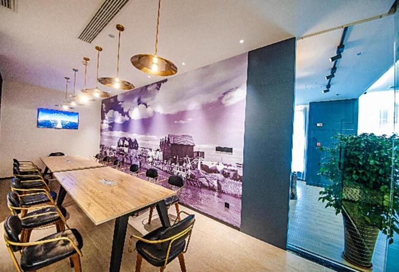 City Comfort Premier Hotel Liuzhou Wuxing Pedestrian Street Jinggu Building