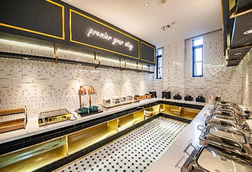 City Comfort Premier Hotel Liuzhou Wuxing Pedestrian Street Jinggu Building