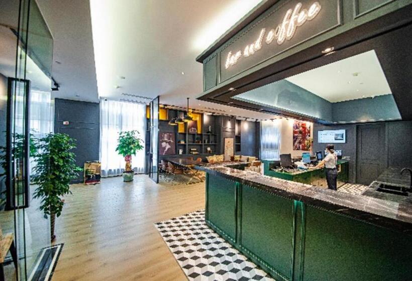 City Comfort Premier Hotel Liuzhou Wuxing Pedestrian Street Jinggu Building