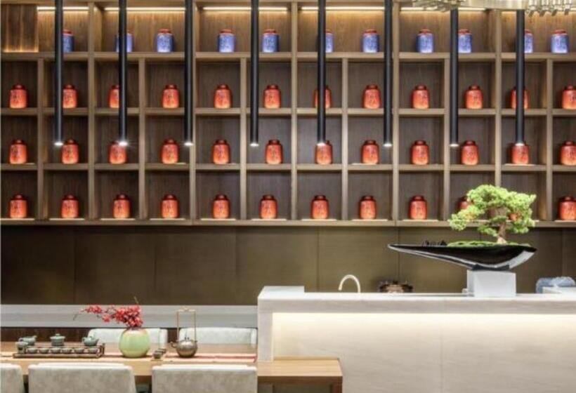 Echeng Hotel Nanning Huqiu Metro Station