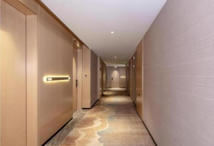 Echeng Hotel Nanning Huqiu Metro Station