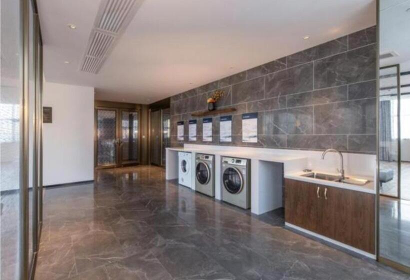 Echeng Hotel Nanning Huqiu Metro Station