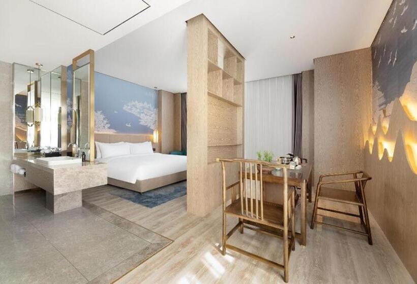 Grand Madison Hotel Wuhan Optical Valley Canglongdao