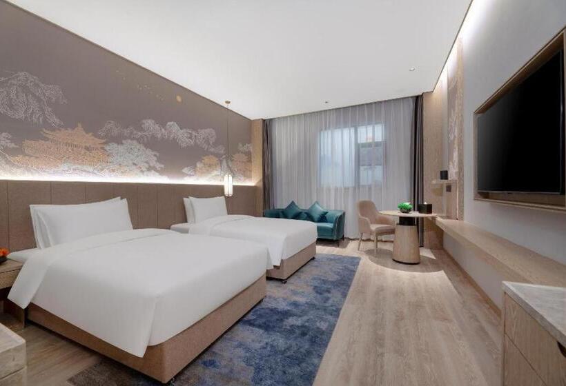 Grand Madison Hotel Wuhan Optical Valley Canglongdao