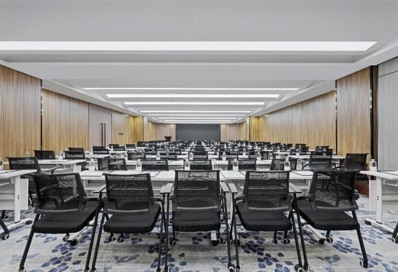 Grand Madison Hotel Wuhan Optical Valley Canglongdao