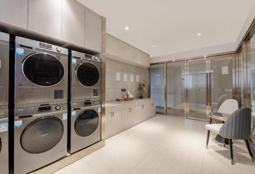 Grand Madison Hotel Wuhan Optical Valley Canglongdao