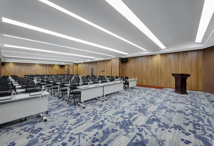 Grand Madison Hotel Wuhan Optical Valley Canglongdao