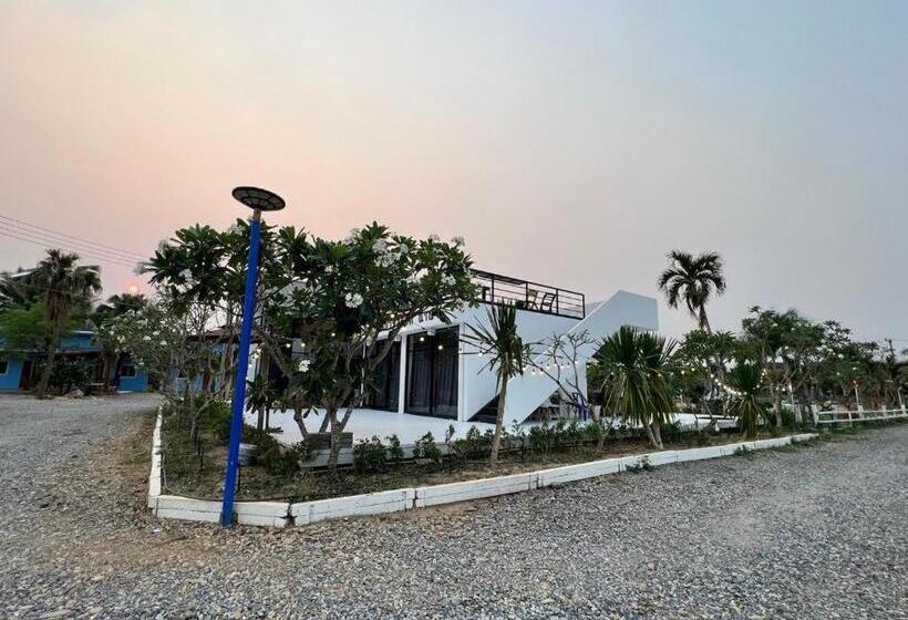 Hotel เฮือนคำเเก้วรีสอร์ท & Kk House Cafa Nan