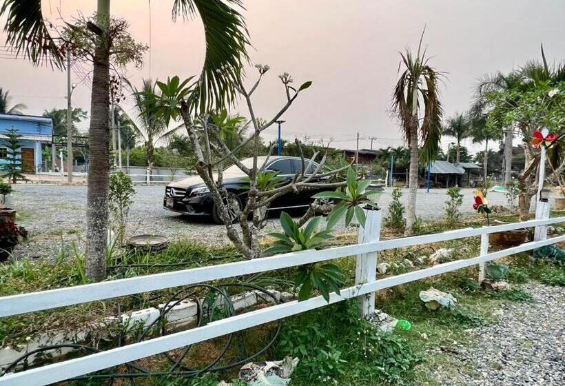 Hotel เฮือนคำเเก้วรีสอร์ท & Kk House Cafa Nan