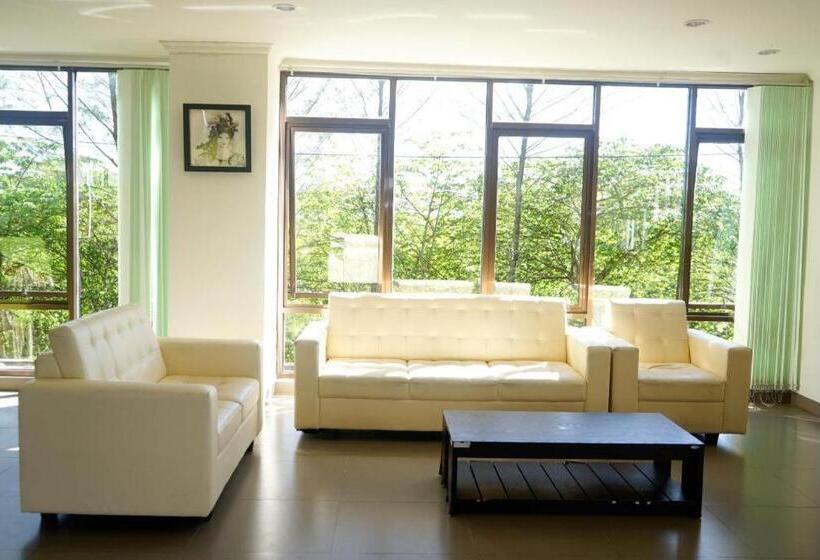 فندق Aquarium Indonesia Pangandaran