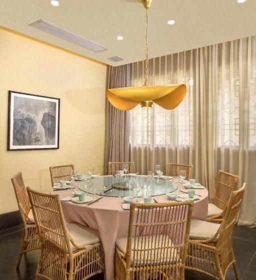 Отель Blossom House Xuzhou Huilongwo Banyunting