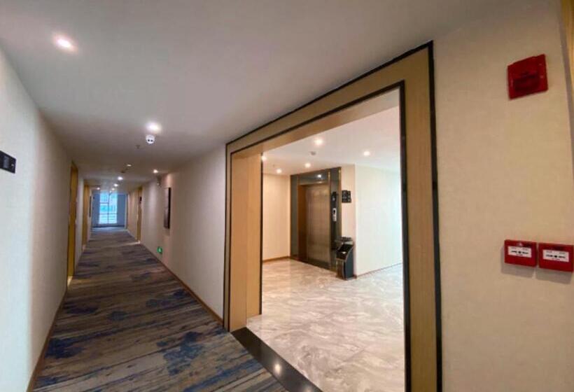 Отель City Comfort Inn Zhanjiang Jinshawan Haitian Yingzhan Plaza