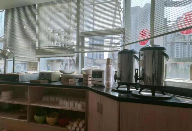 Отель City Comfort Inn Zhanjiang Jinshawan Haitian Yingzhan Plaza