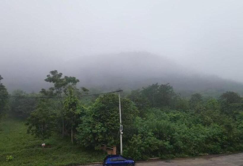 בית מלון כפרי Full House Khao Yai