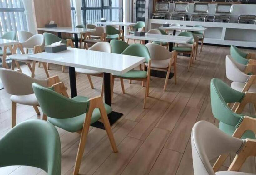 Отель Green Tree Inn Dai County Yanmenguan New Bus Station