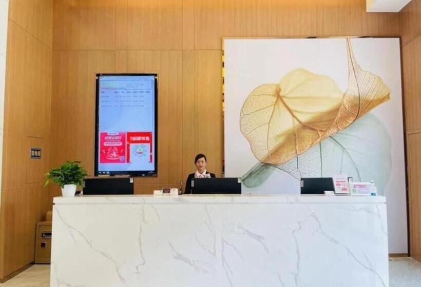 בית מלון כפרי Green Tree Inn Express Chengdu Jinniu District Railway Station Saiyuntai Metro Station