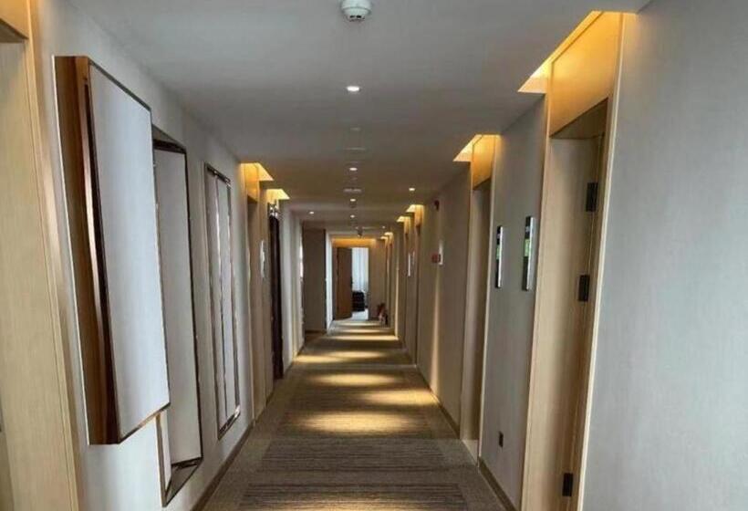 בית מלון כפרי Green Tree Inn Express Chengdu Jinniu District Railway Station Saiyuntai Metro Station