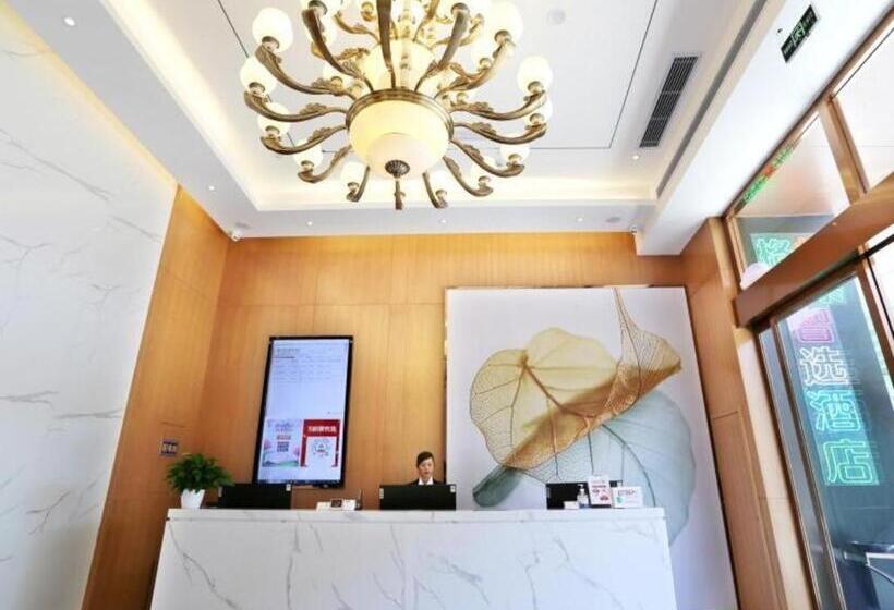 בית מלון כפרי Green Tree Inn Express Chengdu Jinniu District Railway Station Saiyuntai Metro Station