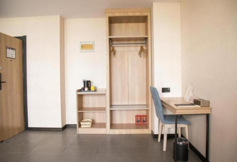 בית מלון כפרי Green Tree Inn Express Inner Mongolia Tongliao Zalute Qi Lubei Town People S Hospital