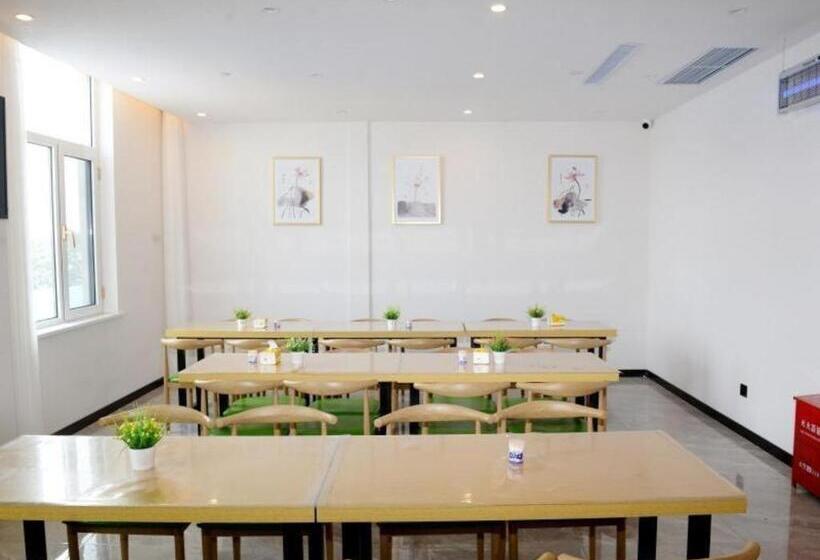Отель Green Tree Inn Express Xingtai Guangzong Development Zone Xingqing Road