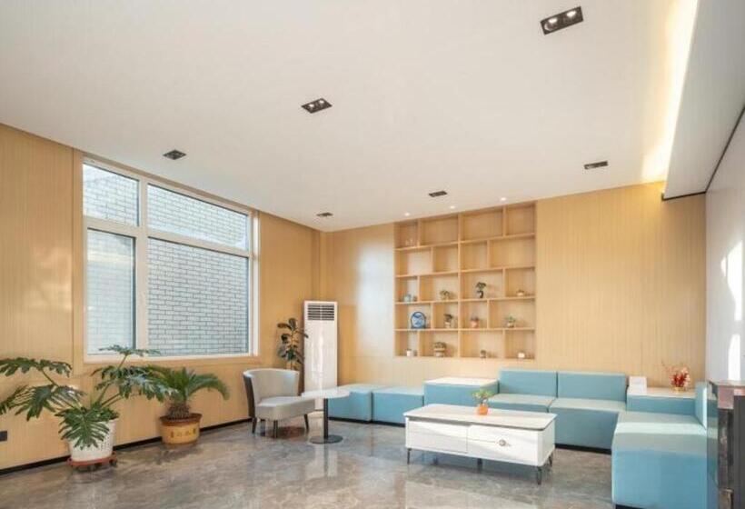 فندق Greentree Inn Express Qingdao Jiaodong International Airport