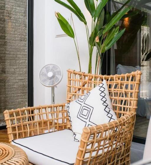 ホテル Inara Villa