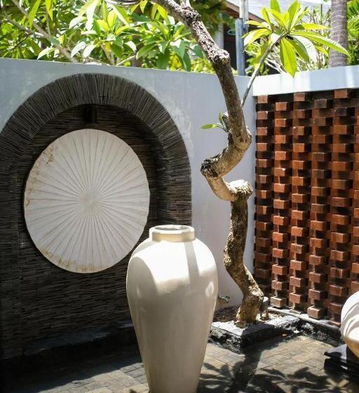 ホテル Inara Villa