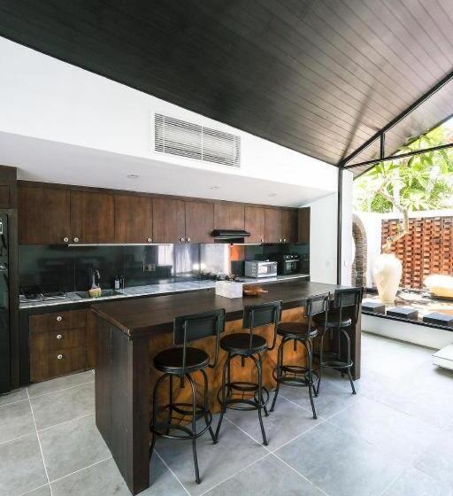 ホテル Inara Villa