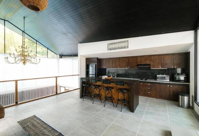 ホテル Inara Villa