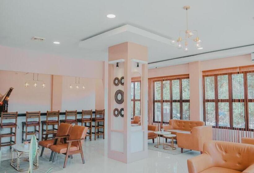 בית מלון כפרי Mireya Sorowako