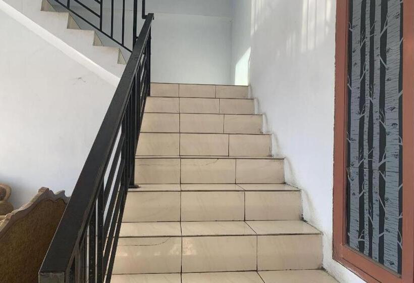 בית מלון כפרי Oyo 91263 Dinar Homestay