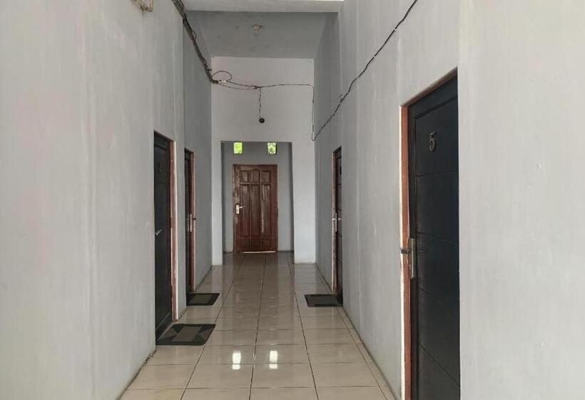 בית מלון כפרי Oyo 91263 Dinar Homestay