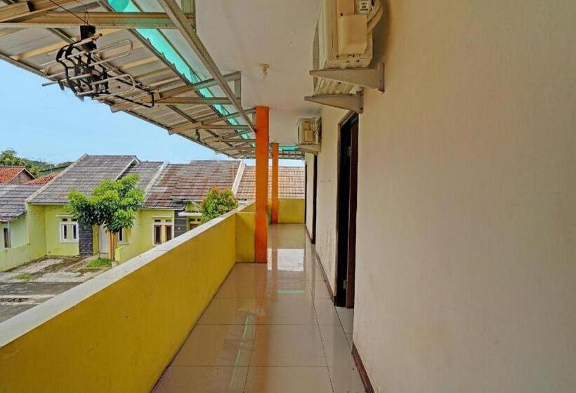 هتل Oyo 91955 Pondokan Cempaka