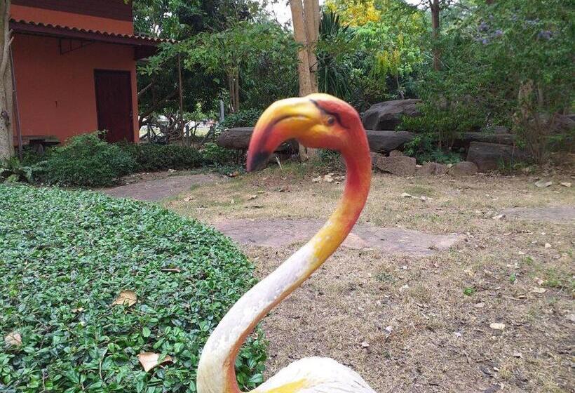 בית מלון כפרי Raisubsomboon Resort