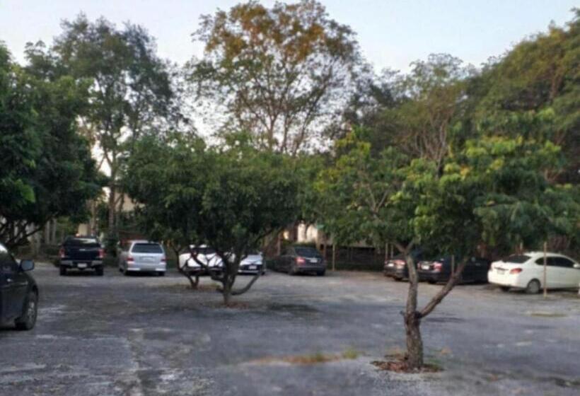 בית מלון כפרי Raisubsomboon Resort