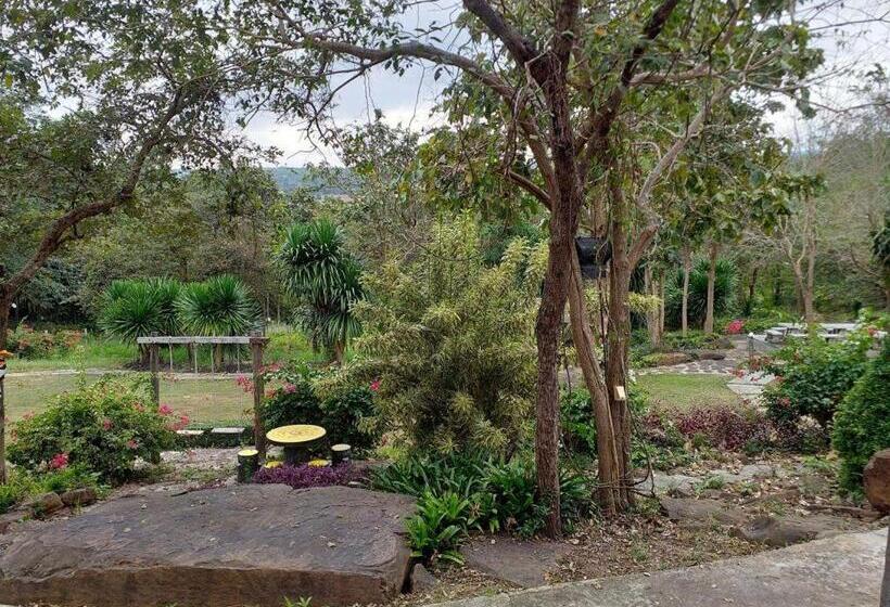 בית מלון כפרי Raisubsomboon Resort