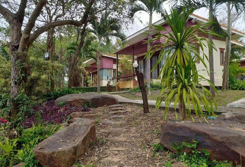 בית מלון כפרי Raisubsomboon Resort