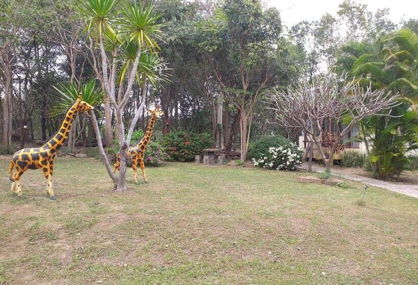 فندق Raisubsomboon Resort