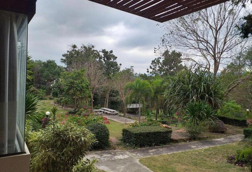 בית מלון כפרי Raisubsomboon Resort